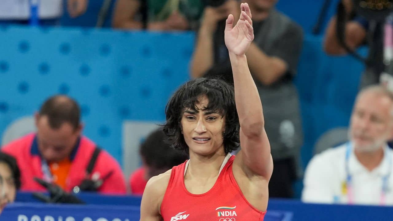 Vinesh Phogat: ক্ষমা করে দিও, আমার সব সাহস শেষ... কুস্তি থেকে অবসর ঘোষণা বিনেশ ফোগাটের