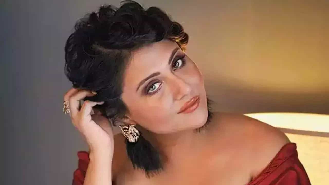 বিদেশে গিয়ে এ কী হাল স্বস্তিকার, চটি হাতে ঘুরছেন অভিনেত্রী? ভাইরাল ছবি বিদেশে গিয়ে এ কী হাল স্বস্তিকার, চটি হাতে ঘুরছেন অভিনেত্রী? ভাইরাল ছবি