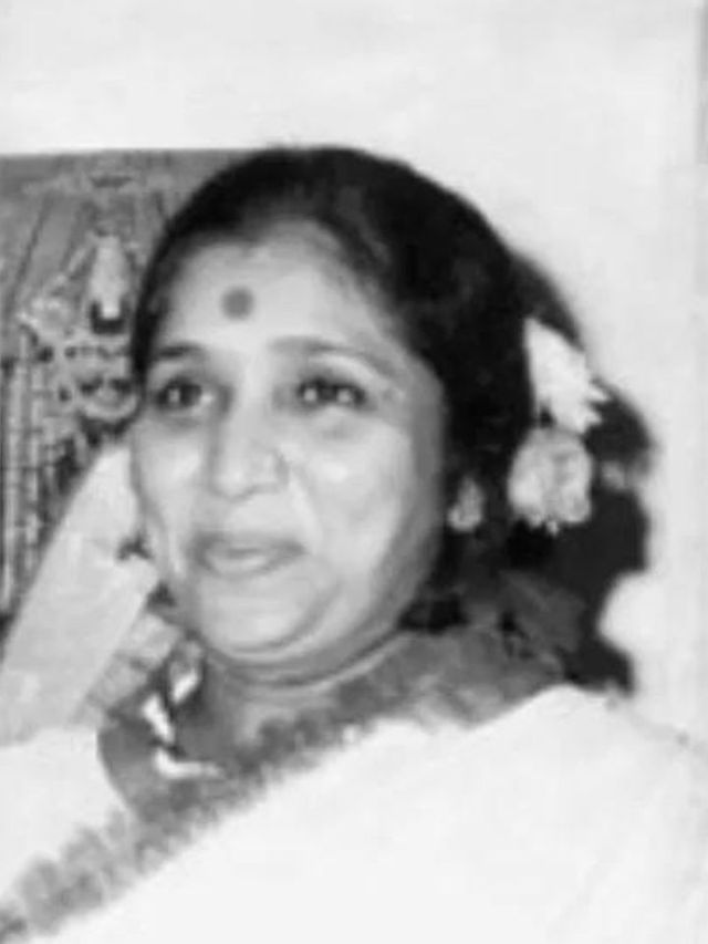 ১৬ বছর বয়সে লতার ম্যানেজারের সঙ্গে পালান আশা…