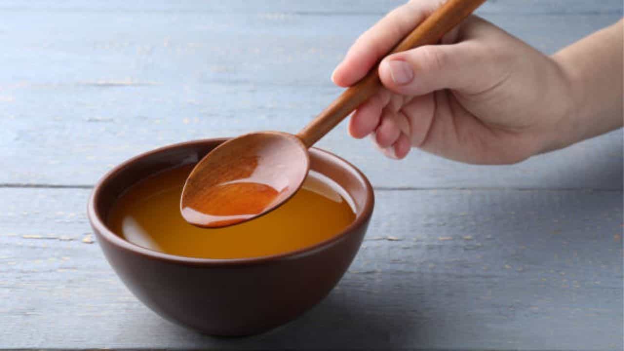 Deshi Ghee: দেশি ঘি আর ভেজাল ঘি-র পার্থক্য বুঝবেন কীভাবে? Deshi Ghee: দেশি ঘি আর ভেজাল ঘি-র পার্থক্য বুঝবেন কীভাবে?