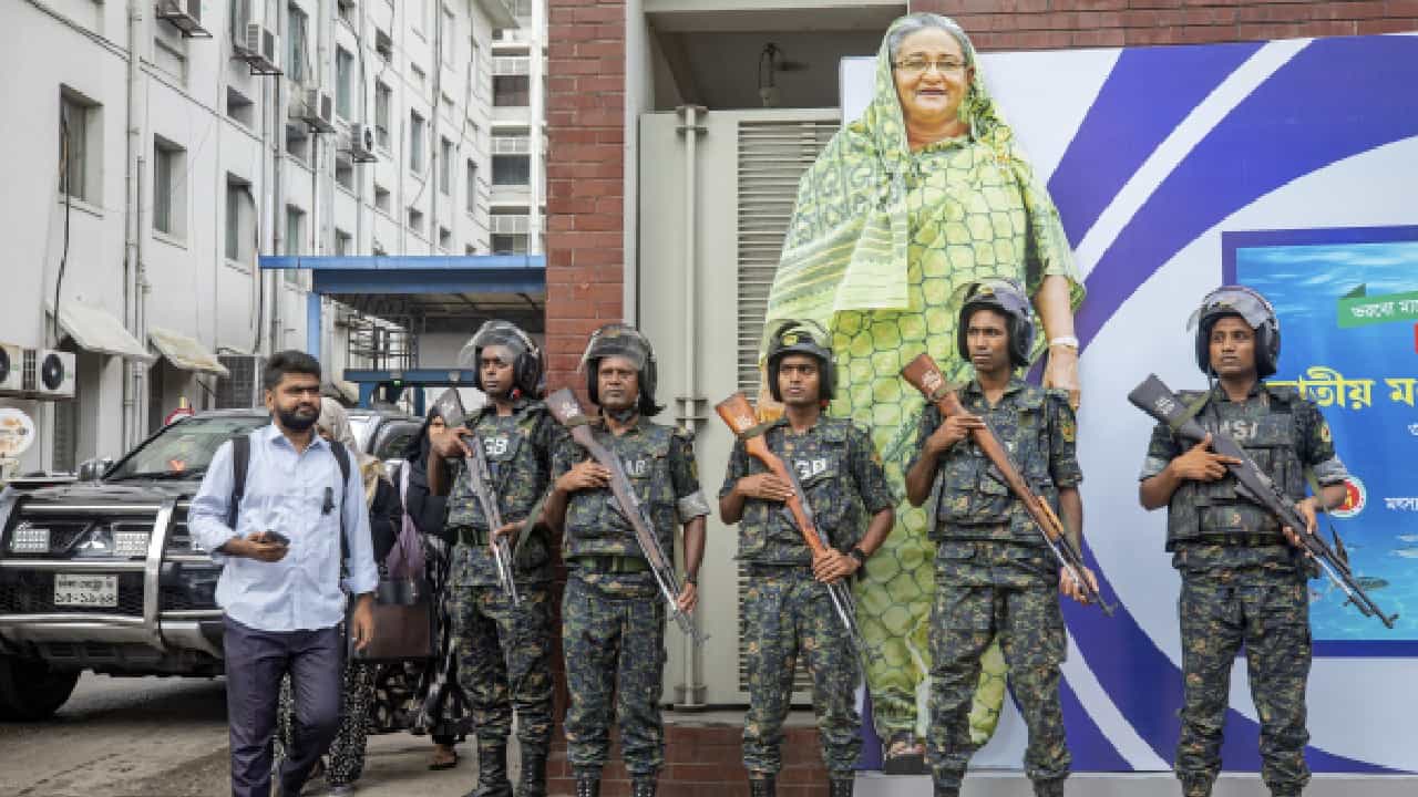 Bangladesh: হাসিনার পদত্যাগ চাই! বাংলাদেশে এবার 'অসহযোগ আন্দোলন' Bangladesh: হাসিনার পদত্যাগ চাই! বাংলাদেশে এবার 'অসহযোগ আন্দোলন'