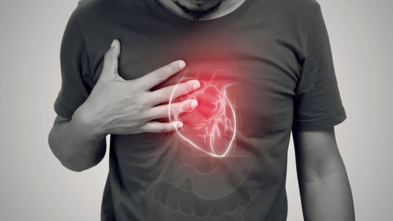 Chest Pain: মাঝে মধ্যেই বুকে ব্যথা হয়! গ্যাস-অম্বল না হৃদরোগের লক্ষণ, বুঝবেন কী ভাবে?