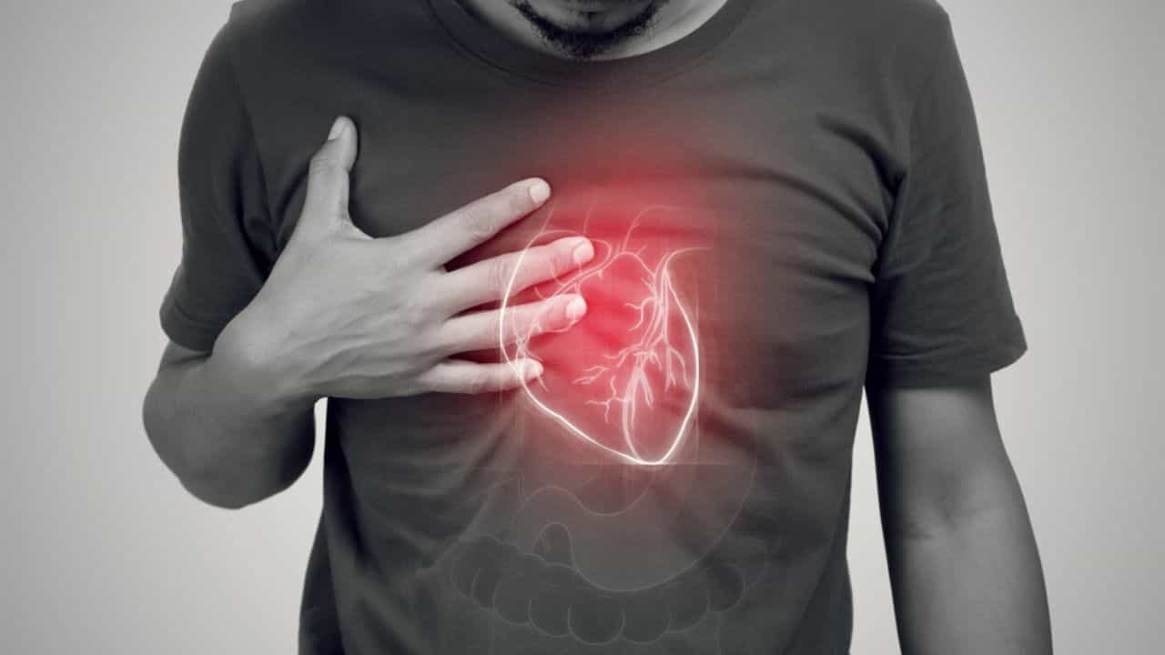 Chest Pain: মাঝে মধ্যেই বুকে ব্যথা হয়! গ্যাস-অম্বল না হৃদরোগের লক্ষণ, বুঝবেন কী ভাবে? Chest Pain: মাঝে মধ্যেই বুকে ব্যথা হয়! গ্যাস-অম্বল না হৃদরোগের লক্ষণ, বুঝবেন কী ভাবে?