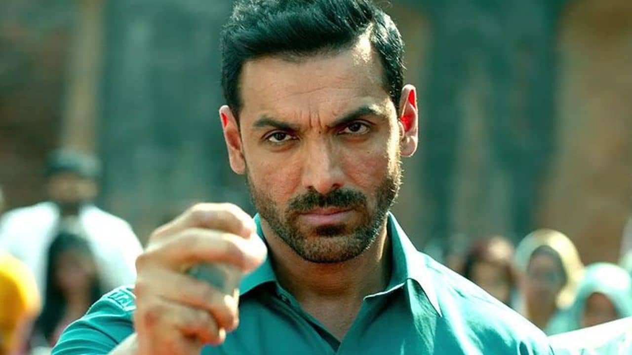 ছিঁড়ে ফেলব, চাঁচাছোলা ভাষায় সাংবাদিককে আক্রমণ জন আব্রাহামের