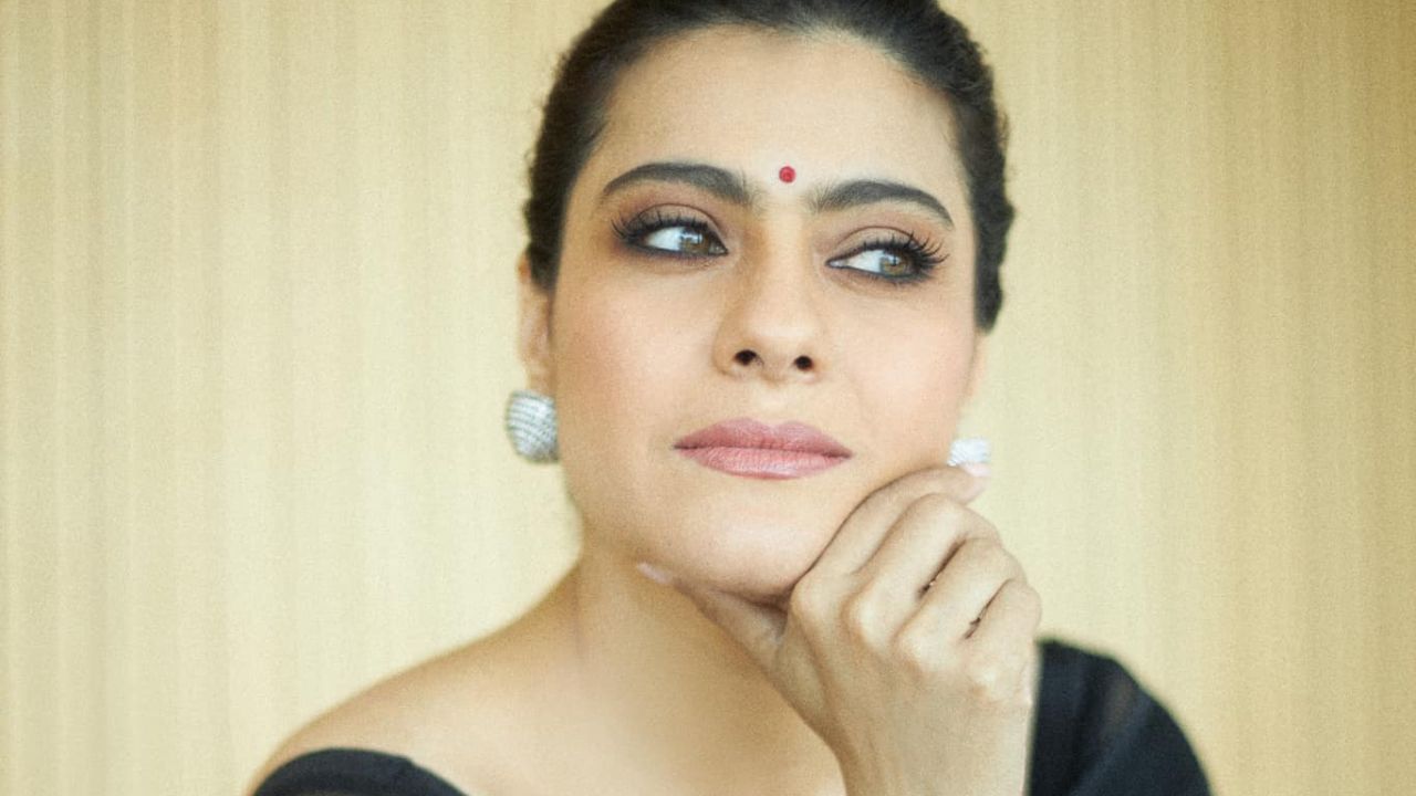 বাচ্চাদের জামার দোকানে সেলস গার্ল ছিলেন কাজল, জানতেন? বাচ্চাদের জামার দোকানে সেলস গার্ল ছিলেন কাজল, জানতেন?
