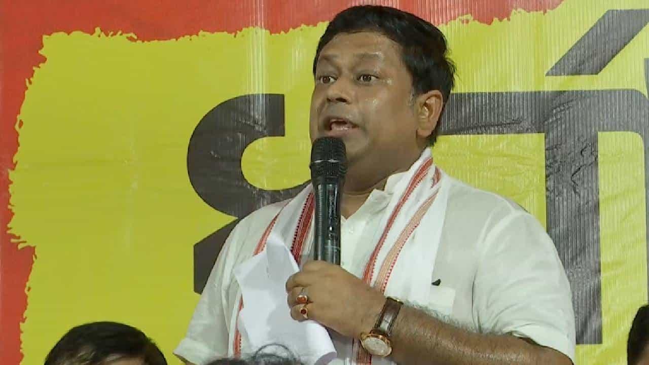 Bengal BJP: রাজ্যজুড়ে চাক্কাজ্যামের ডাক বিজেপির, একটি গাড়িও চলতে দেবে না... Bengal BJP: রাজ্যজুড়ে চাক্কাজ্যামের ডাক বিজেপির, একটি গাড়িও চলতে দেবে না...