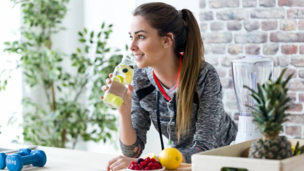 Lemon Water: ওজন ঝরাতে গিয়ে নিজের বিপদ ডেকে আনছেন না তো? এই পানীয় খাওয়ার আগে সাবধান
