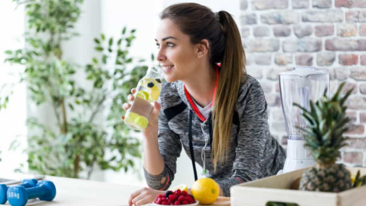 Lemon Water: ওজন ঝরাতে গিয়ে নিজের বিপদ ডেকে আনছেন না তো? এই পানীয় খাওয়ার আগে সাবধান Lemon Water: ওজন ঝরাতে গিয়ে নিজের বিপদ ডেকে আনছেন না তো? এই পানীয় খাওয়ার আগে সাবধান