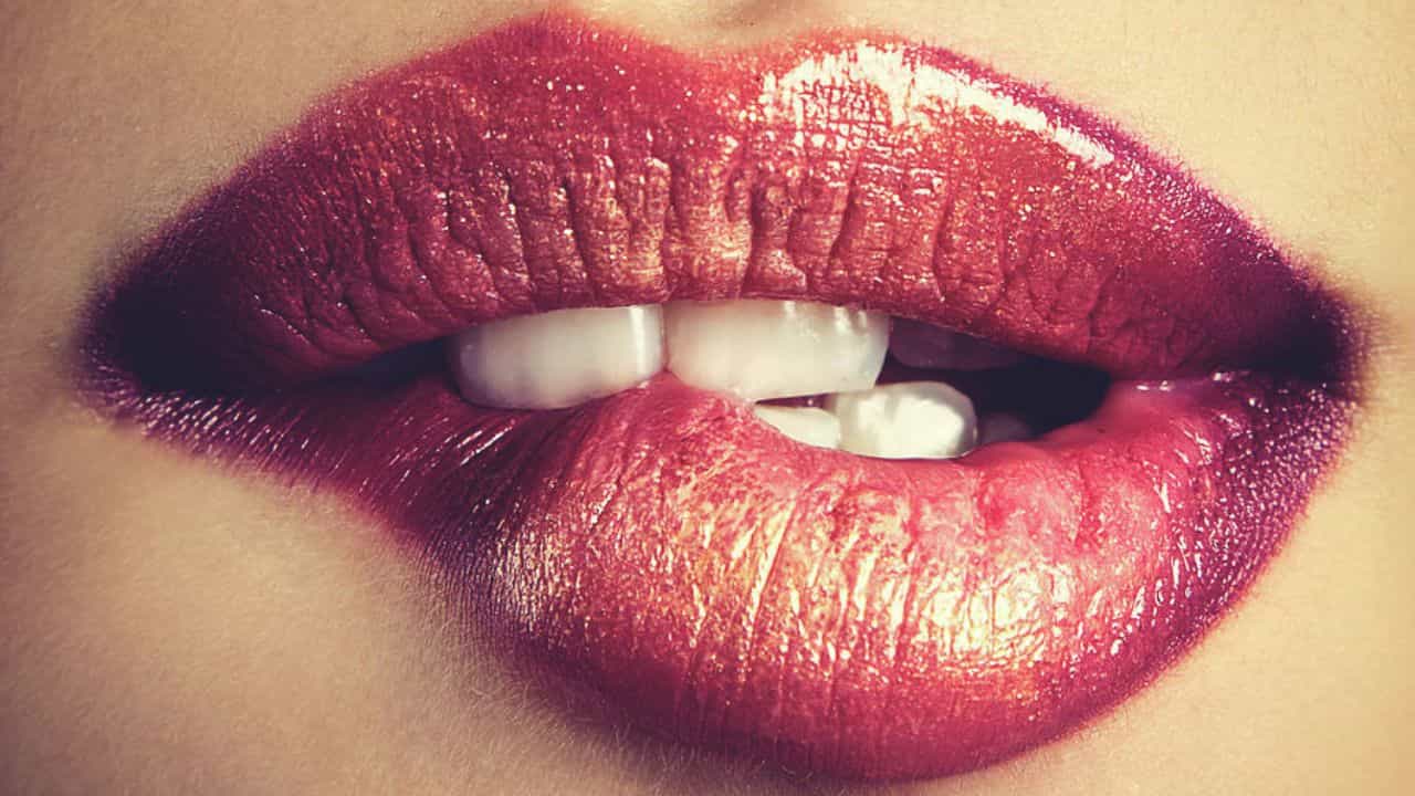 Herbal Lipstick: বাড়িতে বানানো এই ভেষজ লিপস্টিকেই ফিরবে ঠোঁটের স্বাস্থ্য, দেখতেও লাগবে সুন্দর Herbal Lipstick: বাড়িতে বানানো এই ভেষজ লিপস্টিকেই ফিরবে ঠোঁটের স্বাস্থ্য, দেখতেও লাগবে সুন্দর