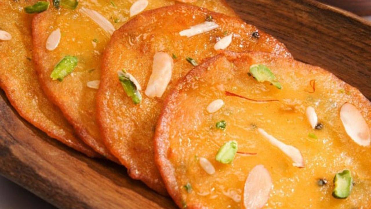 Malpua Recipe: বাড়িতেই বানান দোকানের মতো মালপোয়া! রইল রেসিপি