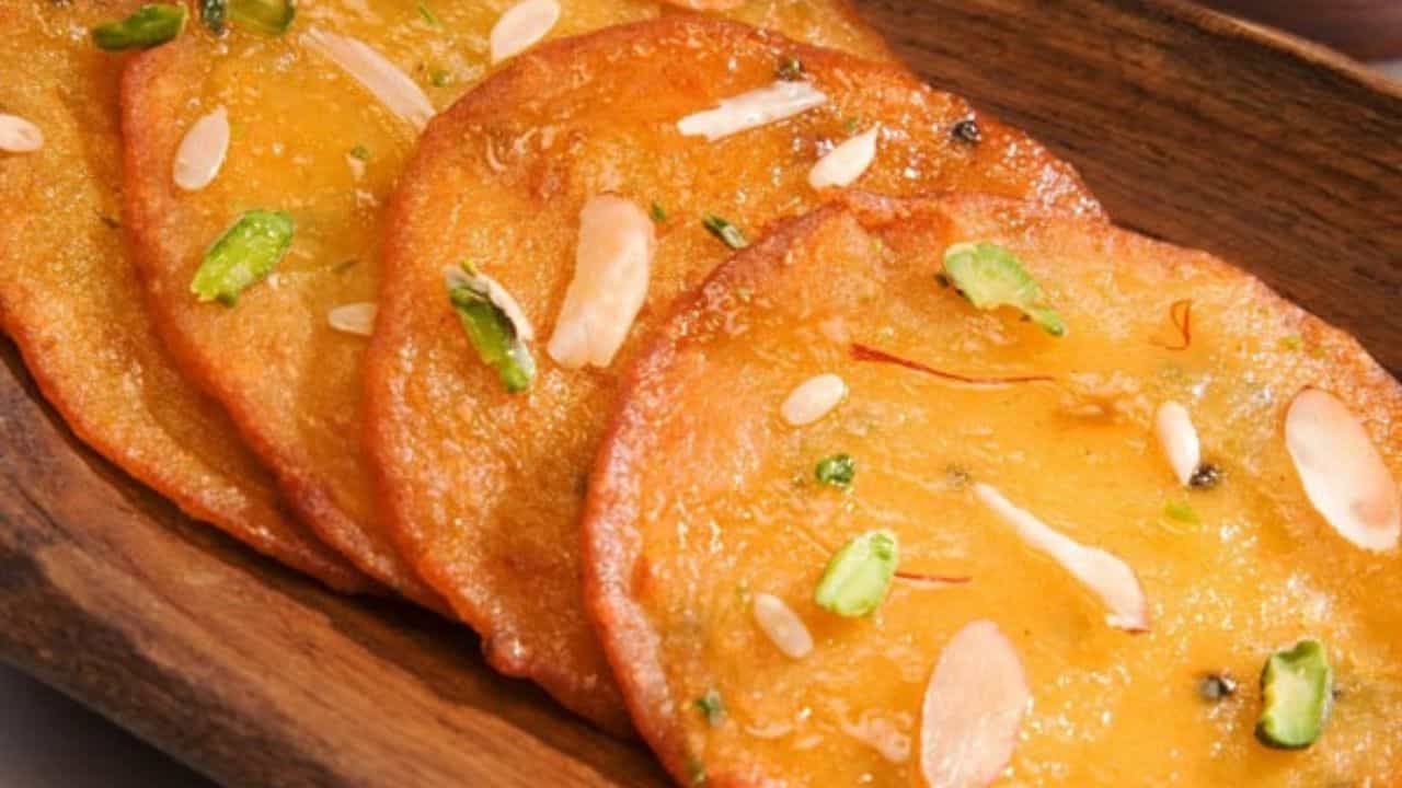 Malpua Recipe: বাড়িতেই বানান দোকানের মতো মালপোয়া! রইল রেসিপি Malpua Recipe: বাড়িতেই বানান দোকানের মতো মালপোয়া! রইল রেসিপি
