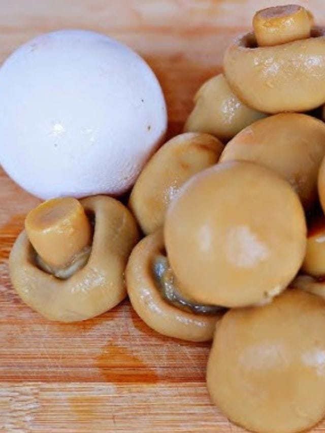 মাশরুম নাকি ডিম- কীসে বেশি ভিটামিন থাকে?