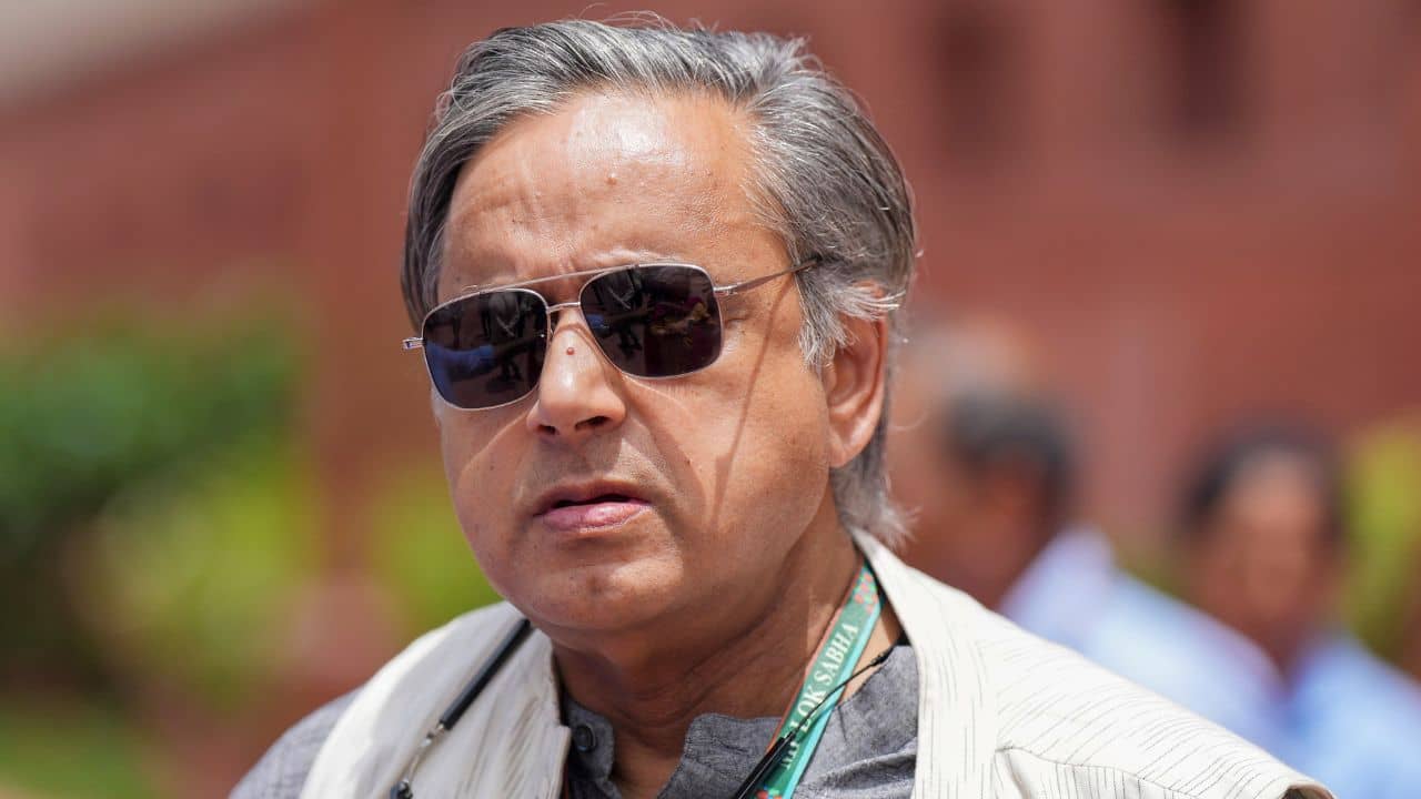 Shashi Tharoor on Bangladesh: হাসিনাকে আমরা আশ্রয় না দিলে..., বাংলাদেশ নিয়ে কীসের উদ্বেগ শশী থারুরের?
