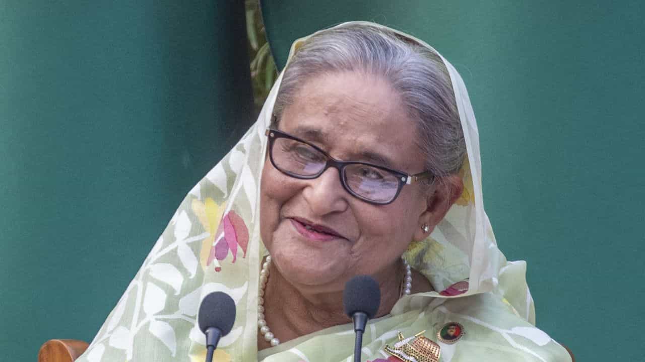 Sheikh Hasina: শতাধিক মৃত্যুর বিচার চাইছে ব্রিটেন, লন্ডনে কি আদৌ পা রাখতে পারবেন হাসিনা? Sheikh Hasina: শতাধিক মৃত্যুর বিচার চাইছে ব্রিটেন, লন্ডনে কি আদৌ পা রাখতে পারবেন হাসিনা?