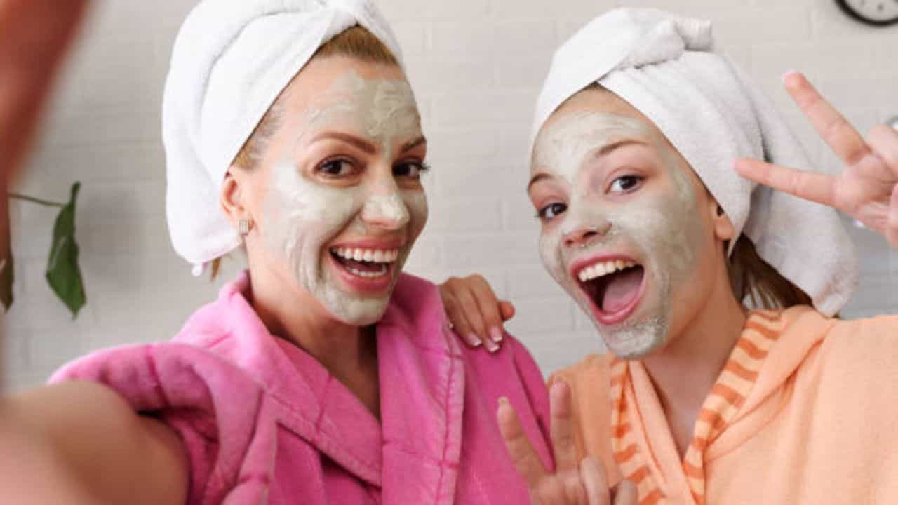 DIY Face Pack: হেঁশেলে সামান্য উপাদান দিয়েই বানিয়ে ফেলুন ফেসপ্যাক, বাঁচবে স্কিন কেয়ারের খরচ DIY Face Pack: হেঁশেলে সামান্য উপাদান দিয়েই বানিয়ে ফেলুন ফেসপ্যাক, বাঁচবে স্কিন কেয়ারের খরচ