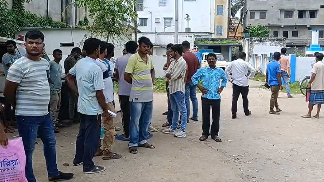 Students Mysterious Death: তৃণমূল MLA জাকির হোসেনের কলেজে ছাত্রের ঝুলন্ত দেহ উদ্ধার, খুন না আত্মহত্যা? বাড়ছে রহস্য