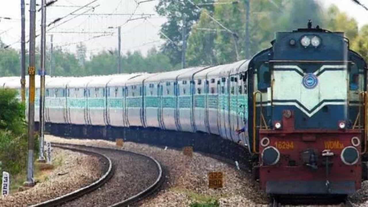 Rail Travel: খুব কম খরচের প্যাকেজ আনল রেল, সেপ্টেম্বরেই ঘুরে আসতে পারেন লাদাখ বা কাশ্মীর Rail Travel: খুব কম খরচের প্যাকেজ আনল রেল, সেপ্টেম্বরেই ঘুরে আসতে পারেন লাদাখ বা কাশ্মীর