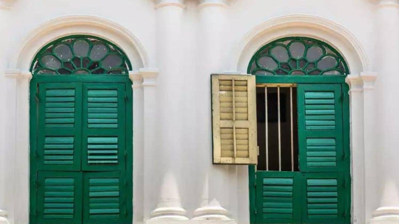 Vastu and Astro Tips: বাড়ির মূল দরজা কি দু পাল্লার! পাপী গ্রহের উত্‍পাতে জীবন হবে অতিষ্ঠ, কী বলছে জ্যোতষশাস্ত্র?