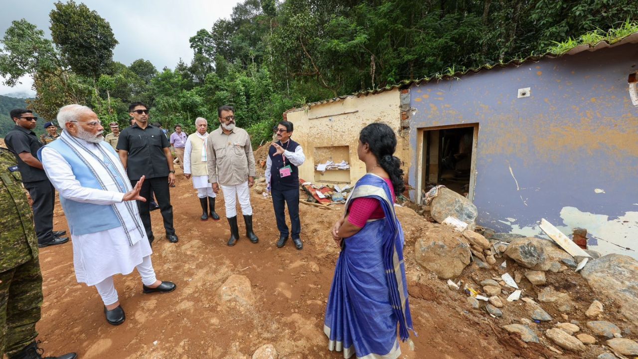 বিপর্যয়স্থলে উপস্থিত রয়েছে ১০০-রও বেশি অ্যাম্বুল্যান্স। চিকিৎসক ও মেডিক্যাল স্টাফরাও সর্বক্ষণ উপস্থিত রয়েছেন চিকিৎসা ও সাহায্যের জন্য।  