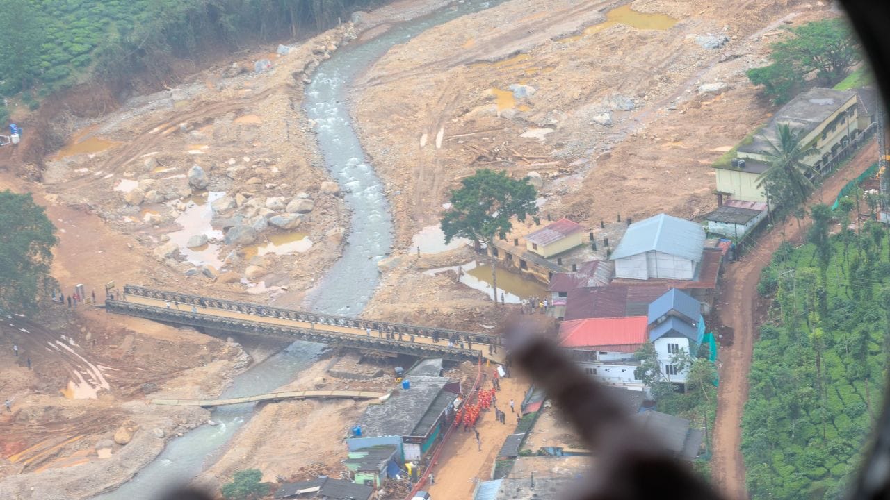 ধ্বংসস্তূপে পরিণত ওয়েনাডে দ্রুত উদ্ধারকাজের জন্য ভারতীয় সেনাবাহিনী মাত্র ৭১ ঘণ্টার মধ্যে ১৯০ ফুটের বেইলি ব্রিজ তৈরি করেছে। এই ব্রিজ তৈরি হওয়ায় বিপর্যয়স্থলে সহজেই ভারী যন্ত্রপাতি ও মেশিন পৌঁছে যেতে পারছে।