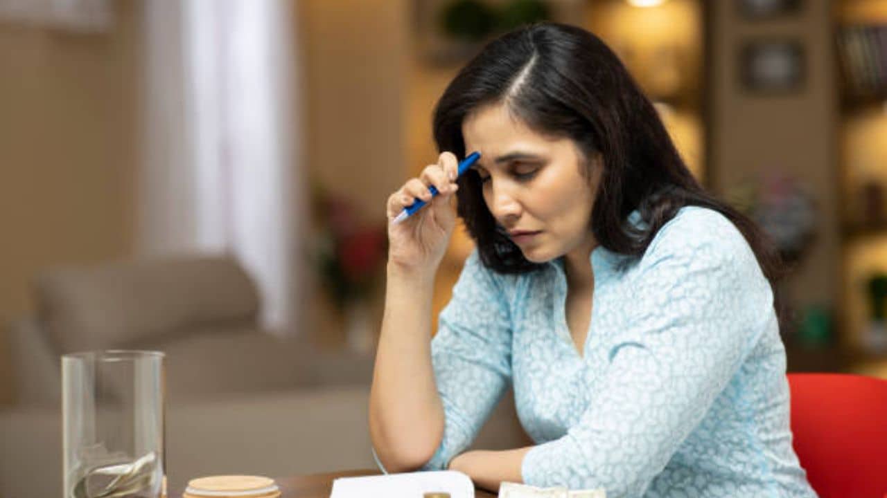 Weight Loss Tips: মেনোপজের দিকে ধীরে ধীরে এগোচ্ছেন? ৪০ পেরোলেই এই টোটকা মেনে যৌবনকে ধরে রাখুন