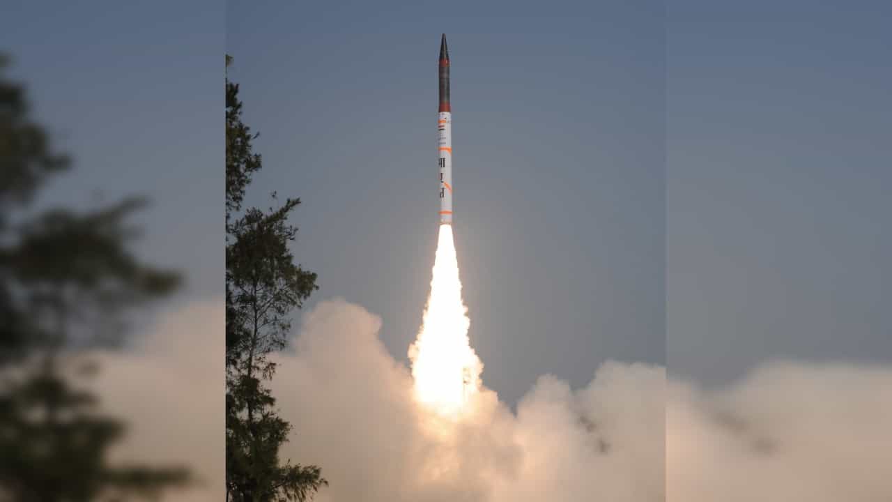 Agni-4: পরমাণু অস্ত্রের আওতায় ইসলামাবাদ-বেজিং, পরীক্ষায় সফল অগ্নি-৪! Agni-4: পরমাণু অস্ত্রের আওতায় ইসলামাবাদ-বেজিং, পরীক্ষায় সফল অগ্নি-৪!