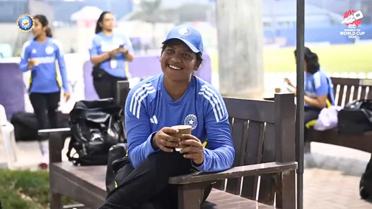 Richa Ghosh: ভিডিয়ো: বিশ্বকাপ শুরুর আগে সতীর্থদের সঙ্গে জন্মদিন পালন রিচা ঘোষের, কী উপহার পেলেন? Richa Ghosh: ভিডিয়ো: বিশ্বকাপ শুরুর আগে সতীর্থদের সঙ্গে জন্মদিন পালন রিচা ঘোষের, কী উপহার পেলেন?