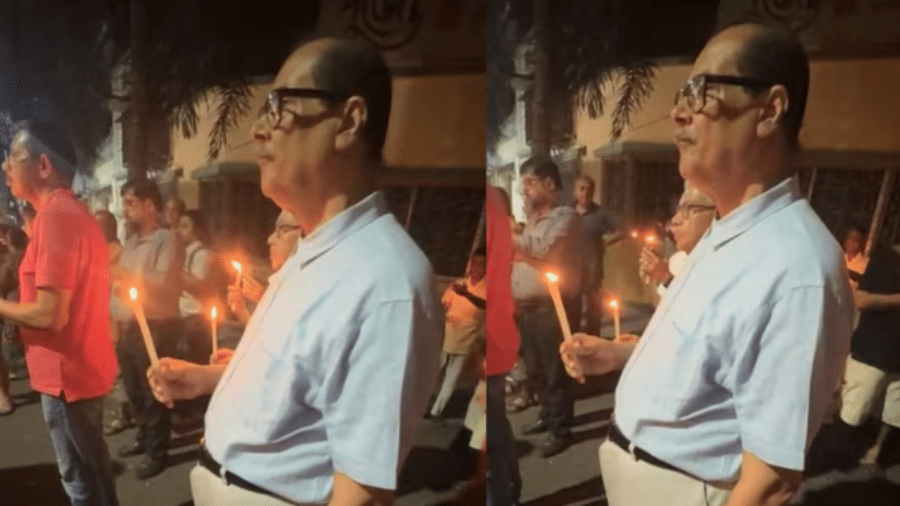 মোমবাতি হাতে পথে নামলেন অজয় চক্রবর্তী, স্বর তুললেন...