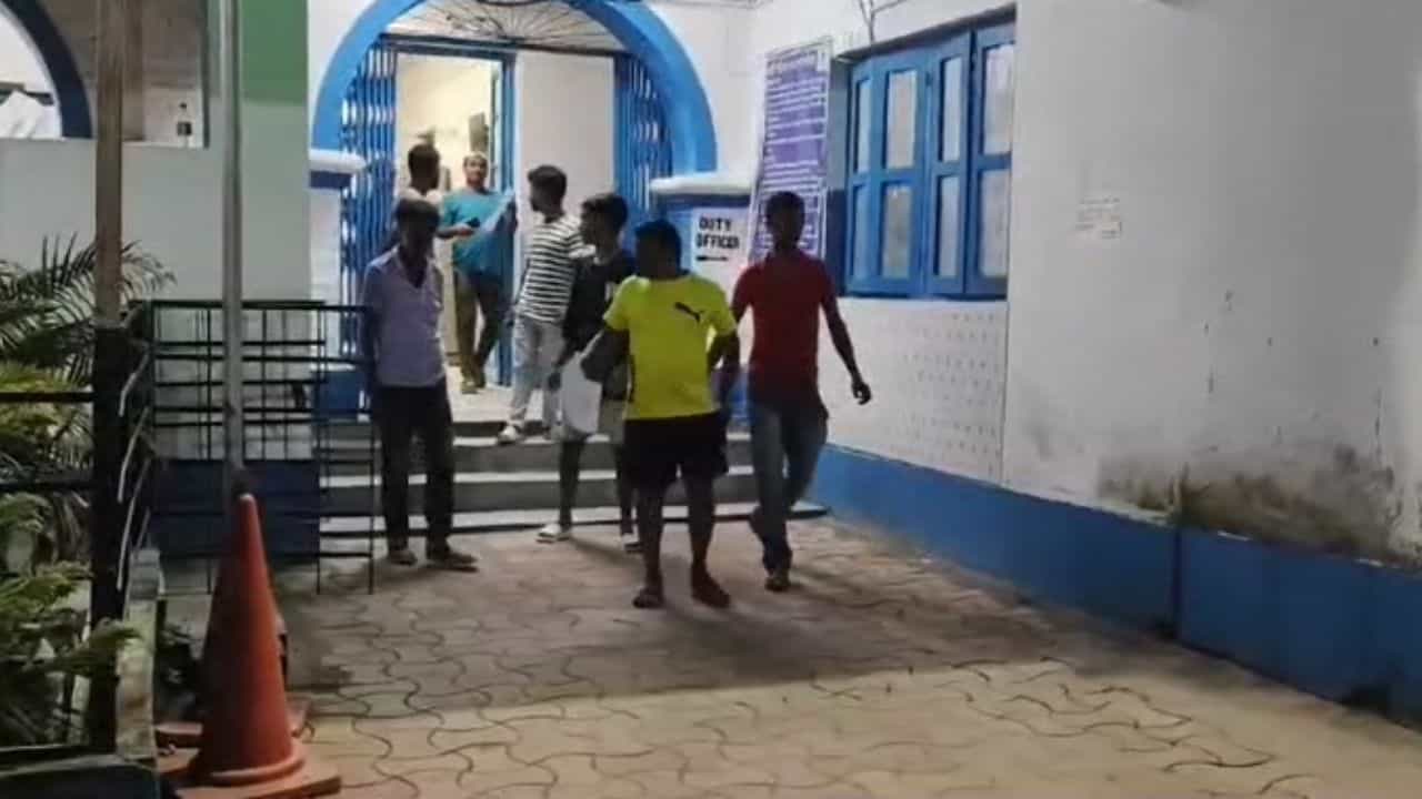Alipurduar: মানসিক ভারসাম্য এক যুবতীকে ধর্ষণের অভিযোগ, গ্রেফতার ১ Alipurduar: মানসিক ভারসাম্য এক যুবতীকে ধর্ষণের অভিযোগ, গ্রেফতার ১