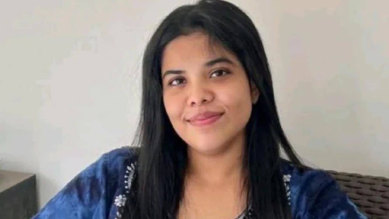 নামী সংস্থায় চাকরিই কি সব? খাবার খেতে পারত না, ভয়ে ঘুম ভেঙে যেত, মেয়েকে হারিয়ে বাবা যা বললেন...