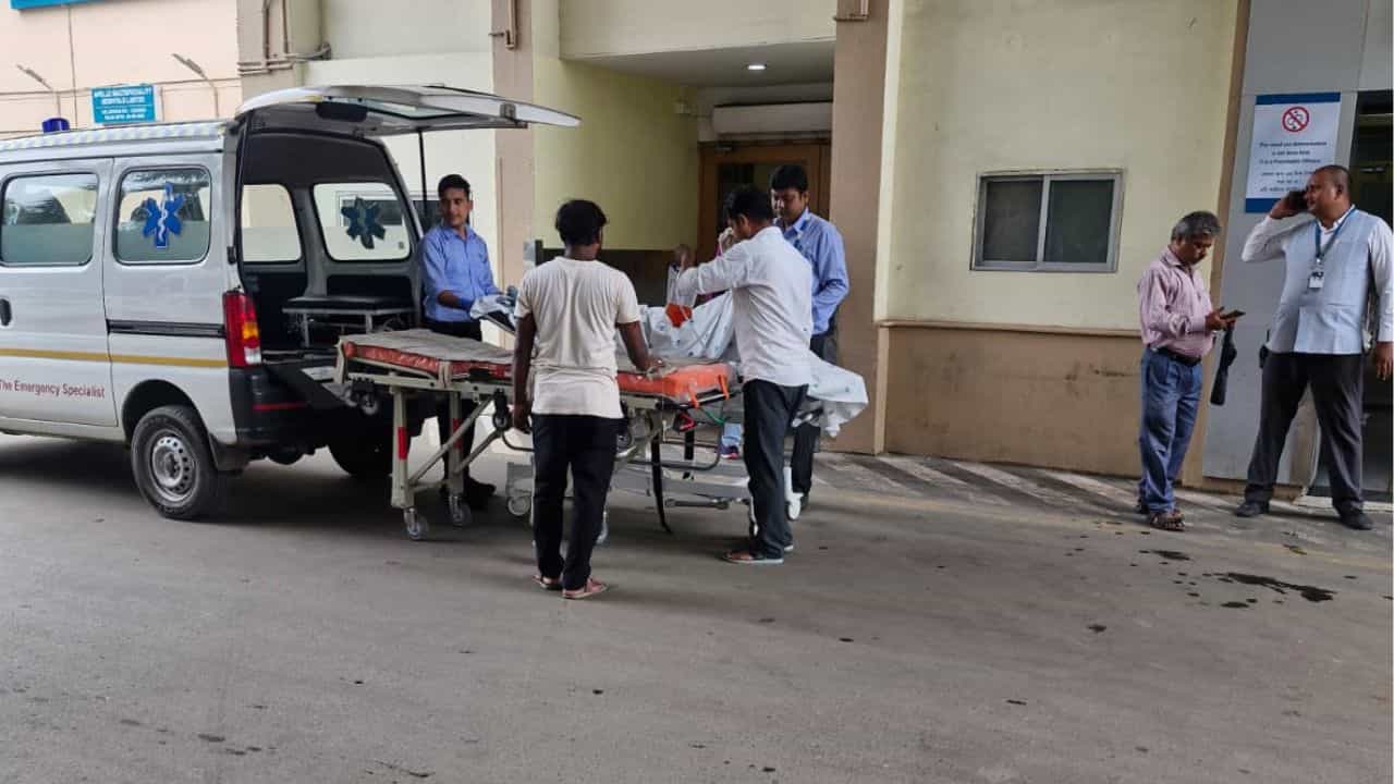 Private Hospital: 'এখানেও হবে RG Kar', রাতে মহিলা চিকিৎসককে ধর্ষণের হুমকি! Private Hospital: 'এখানেও হবে RG Kar', রাতে মহিলা চিকিৎসককে ধর্ষণের হুমকি!