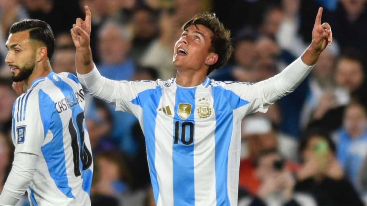Argentina vs Chile: এই দায়িত্ব... মেসির ১০ নম্বর জার্সিতে গোল করে দিবালা যা বললেন Argentina vs Chile: এই দায়িত্ব... মেসির ১০ নম্বর জার্সিতে গোল করে দিবালা যা বললেন