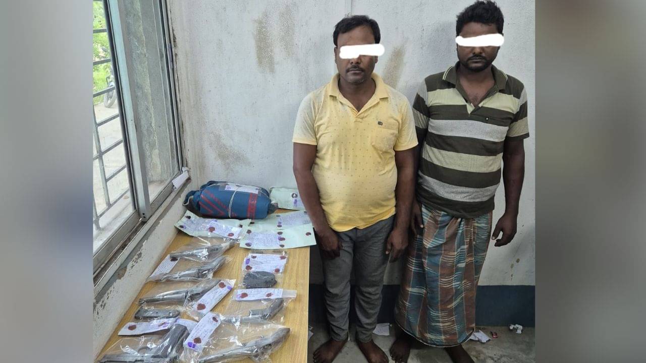 Arms recovered: রাজ্যে সক্রিয় আন্তঃরাজ্য অস্ত্র পাচারচক্র? ২ জায়গায় তল্লাশি চালিয়ে উদ্ধার আগ্নেয়াস্ত্র