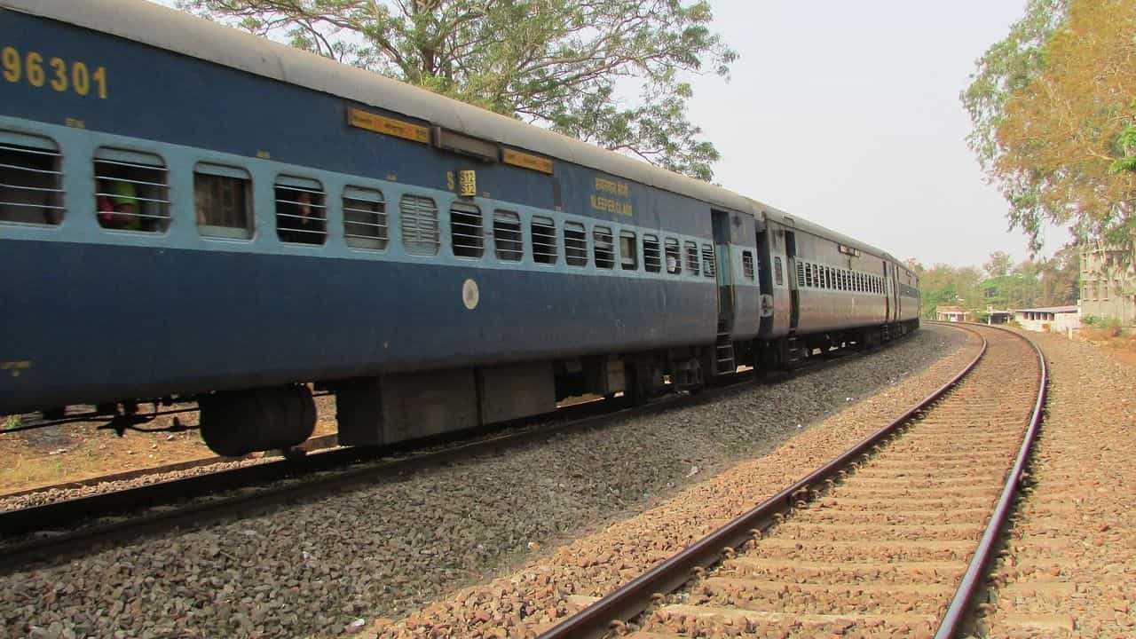 Rail Station: দেশের অন্দরেই রয়েছে এমন এক স্টেশন, যেখানে যেতে লাগে পাসপোর্ট-ভিসা! কোন স্টেশন জানেন? Rail Station: দেশের অন্দরেই রয়েছে এমন এক স্টেশন, যেখানে যেতে লাগে পাসপোর্ট-ভিসা! কোন স্টেশন জানেন?