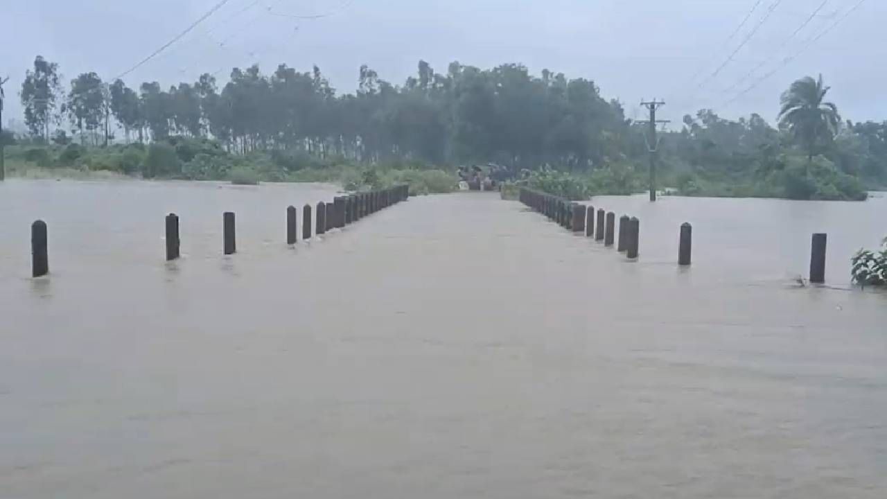 Bankura: নিম্নচাপের জেরে রাতভর প্রবল বৃষ্টি, ডুবল একের পর এক সেতু, যোগাযোগ বন্ধের পথে একাধিক গ্রাম