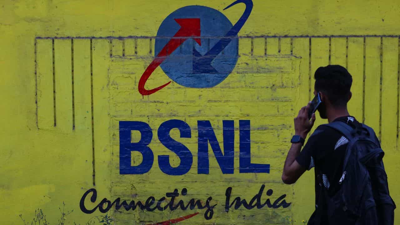 মাত্র ৫৯৯ টাকায় BSNL-এর নতুন প্ল্যান, আনলিমিটেড কল, ডেটা- আর কী মিলবে মাত্র ৫৯৯ টাকায় BSNL-এর নতুন প্ল্যান, আনলিমিটেড কল, ডেটা- আর কী মিলবে