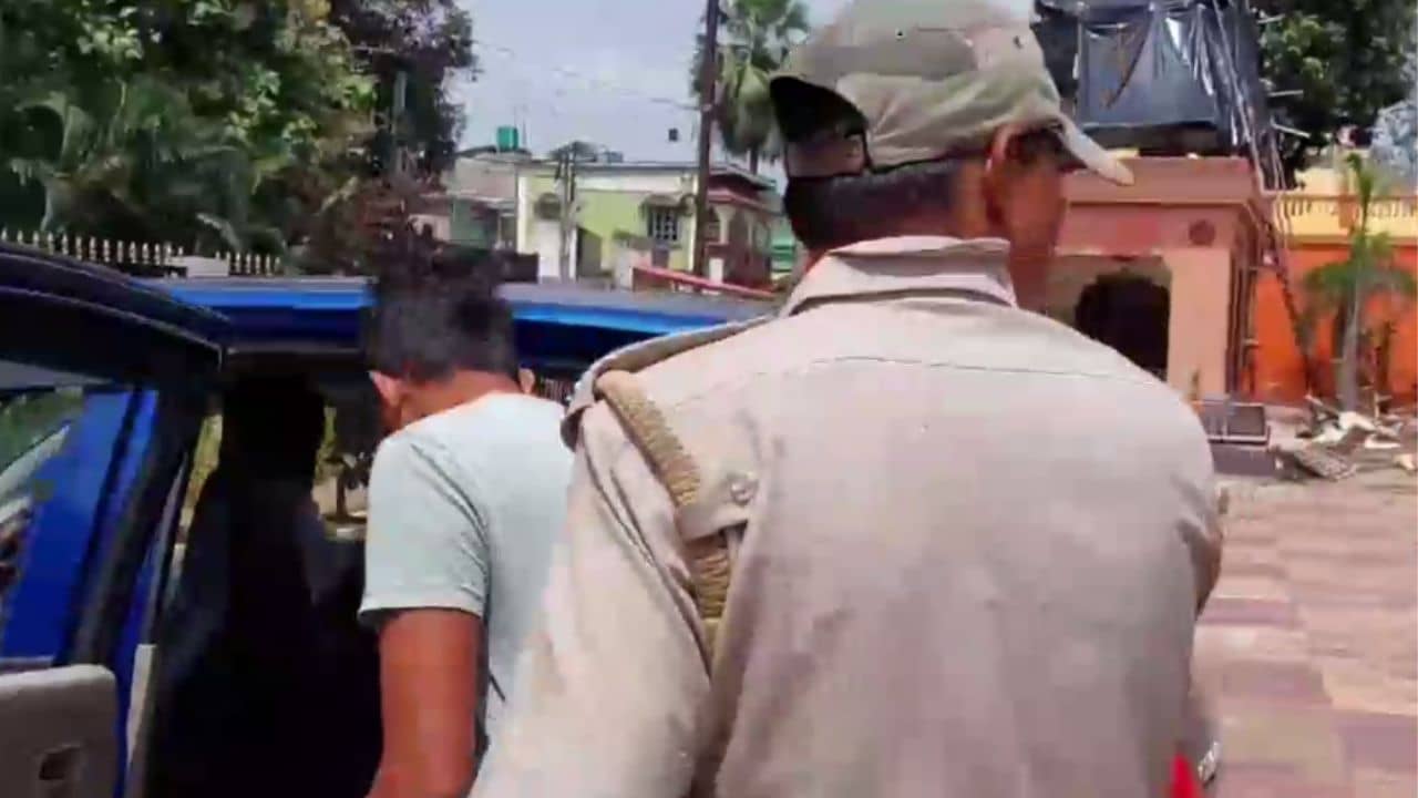 Bankura: মা ও দোকানের ভিতর জামা-প্যান্ট খুলে দিয়েছিল আমার, ছাড় পেল না ফোরের ছাত্রীও! গ্রেফতার চপ বিক্রেতা