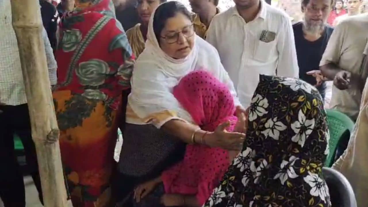 Barasat: বিনা চিকিৎসায় মৃত্যু? মুখ্যমন্ত্রীর নির্দেশে শরিফুলের পরিবারের পাশে TMC