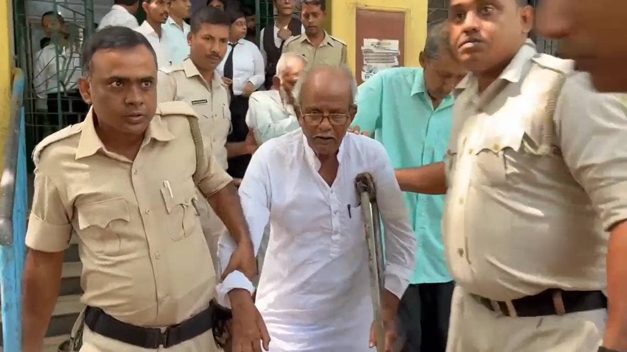 Birbhum: প্রকাশ্যে রাস্তায় ঘিরে ধরে ৯ যুবককে একের পর এক কুপিয়ে খুন, কাঠগড়ায় উঠছিল গোটা গ্রাম, ৪৩ বছর পর বড় রায় আদালতের