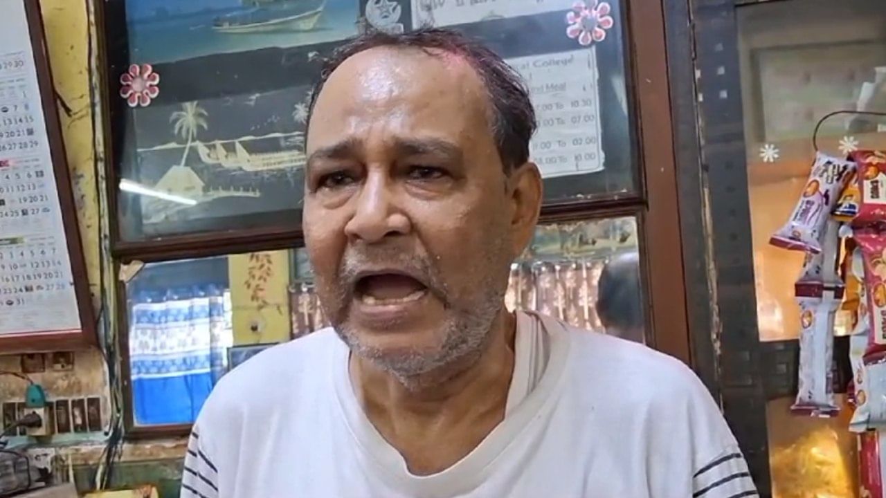 Birupakkha Biswas: সারাদিনে লাগাতার চা, দামি-দামি সিগারেট খেয়ে ‘উধাও’ বিরুপাক্ষ, বাকি প্রায় ২৪ হাজার, ক্ষোভে ফুঁসছেন বর্ধমান মেডিকেলের ক্যান্টিনের মালিক Birupakkha Biswas: সারাদিনে লাগাতার চা, দামি-দামি সিগারেট খেয়ে ‘উধাও’ বিরুপাক্ষ, বাকি প্রায় ২৪ হাজার, ক্ষোভে ফুঁসছেন বর্ধমান মেডিকেলের ক্যান্টিনের মালিক