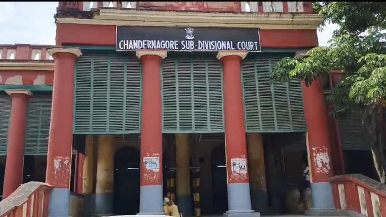 Hooghly: পাঁচ বছরের শিশুকে যৌন নির্যাতনের অভিযোগ, গ্রেফতার প্রৌঢ় Hooghly: পাঁচ বছরের শিশুকে যৌন নির্যাতনের অভিযোগ, গ্রেফতার প্রৌঢ়