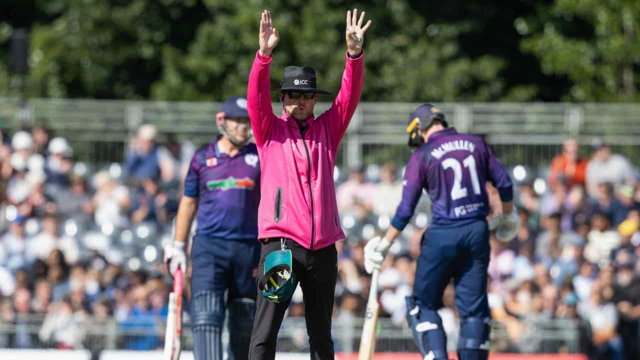 T20I Cricket: ডিআরএস ছাড়াই আন্তর্জাতিক সিরিজ! অভিষেক DC-র বিধ্বংসী ওপেনারের T20I Cricket: ডিআরএস ছাড়াই আন্তর্জাতিক সিরিজ! অভিষেক DC-র বিধ্বংসী ওপেনারের