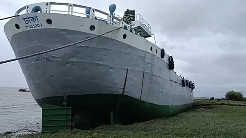 South 24 Parganas: টানা বৃষ্টিতে উত্তাল নদী, নিয়ন্ত্রণ হারিয়ে দুর্ঘটনা বাংলাদেশি বার্জের