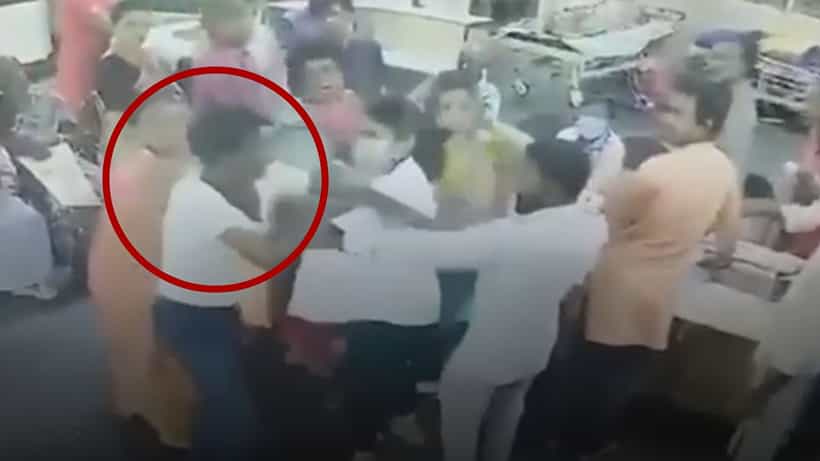 Doctors Harassment: হাত চেপে ধরে, অ্যাপ্রন ধরে টান! মদ্যপ রোগীর হাতে হেনস্থার শিকার জুনিয়র ডাক্তার