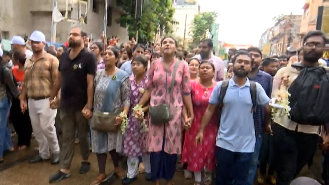 Doctor's Protest: 'অপারেশন' সাকসেসফুল ! ২২ ঘণ্টা পর স্নায়ুযুদ্ধে 'জিতলেন' ডাক্তাররা