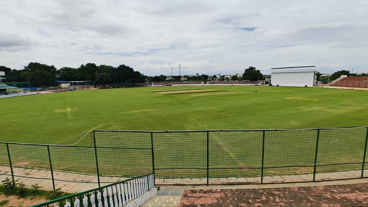 Duleep Trophy 2024: এ যেন পার্থের পিচ! দলীপ ট্রফি ঘিরে অনন্তপুরে আলোড়ন... Duleep Trophy 2024: এ যেন পার্থের পিচ! দলীপ ট্রফি ঘিরে অনন্তপুরে আলোড়ন...