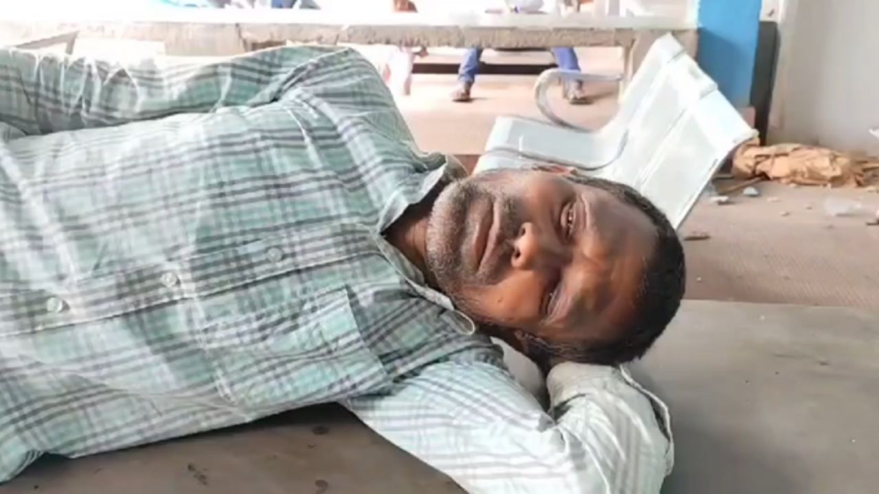 Durgapur: বিজেপির পঞ্চায়েত সদস্যার স্বামীকে 'মার', চোখে গুরুতর আঘাত Durgapur: বিজেপির পঞ্চায়েত সদস্যার স্বামীকে 'মার', চোখে গুরুতর আঘাত