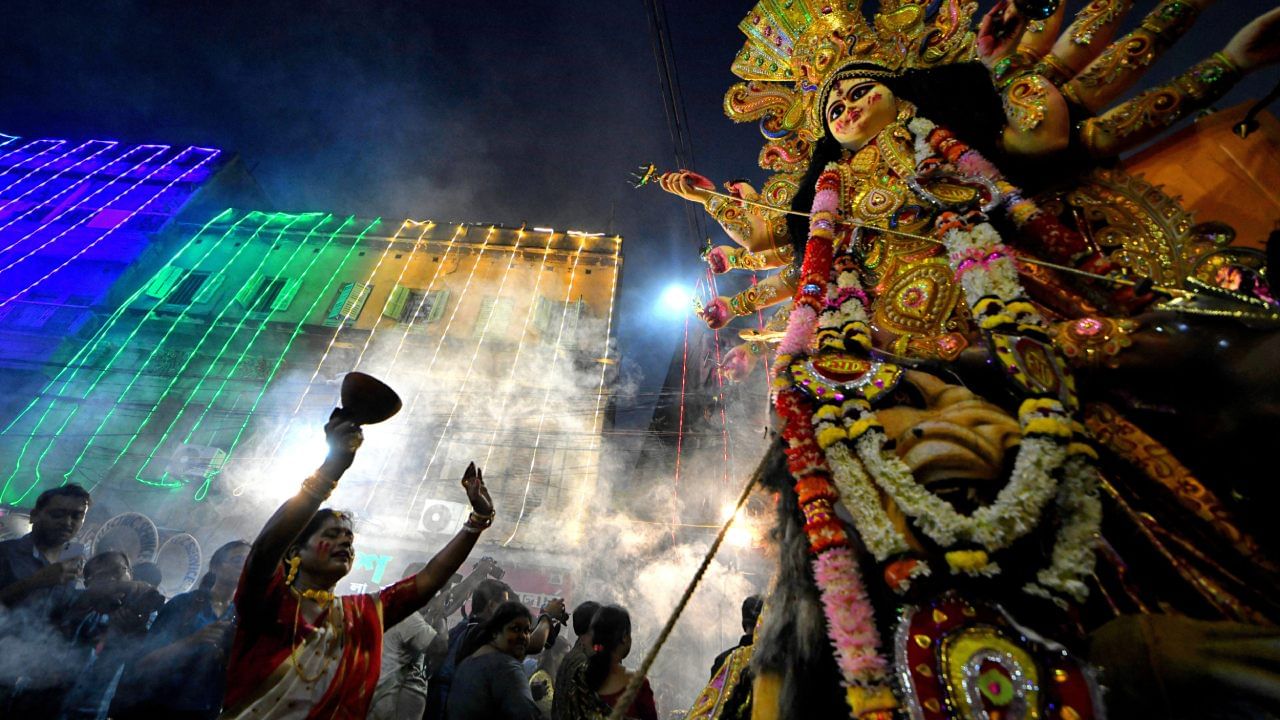 Festival in India: উৎসবের মরসুমে গড়ে কত করে খরচ হয় এক একটি পরিবারের? মোট কত কোটির ব্যবসা গোটা দেশে?