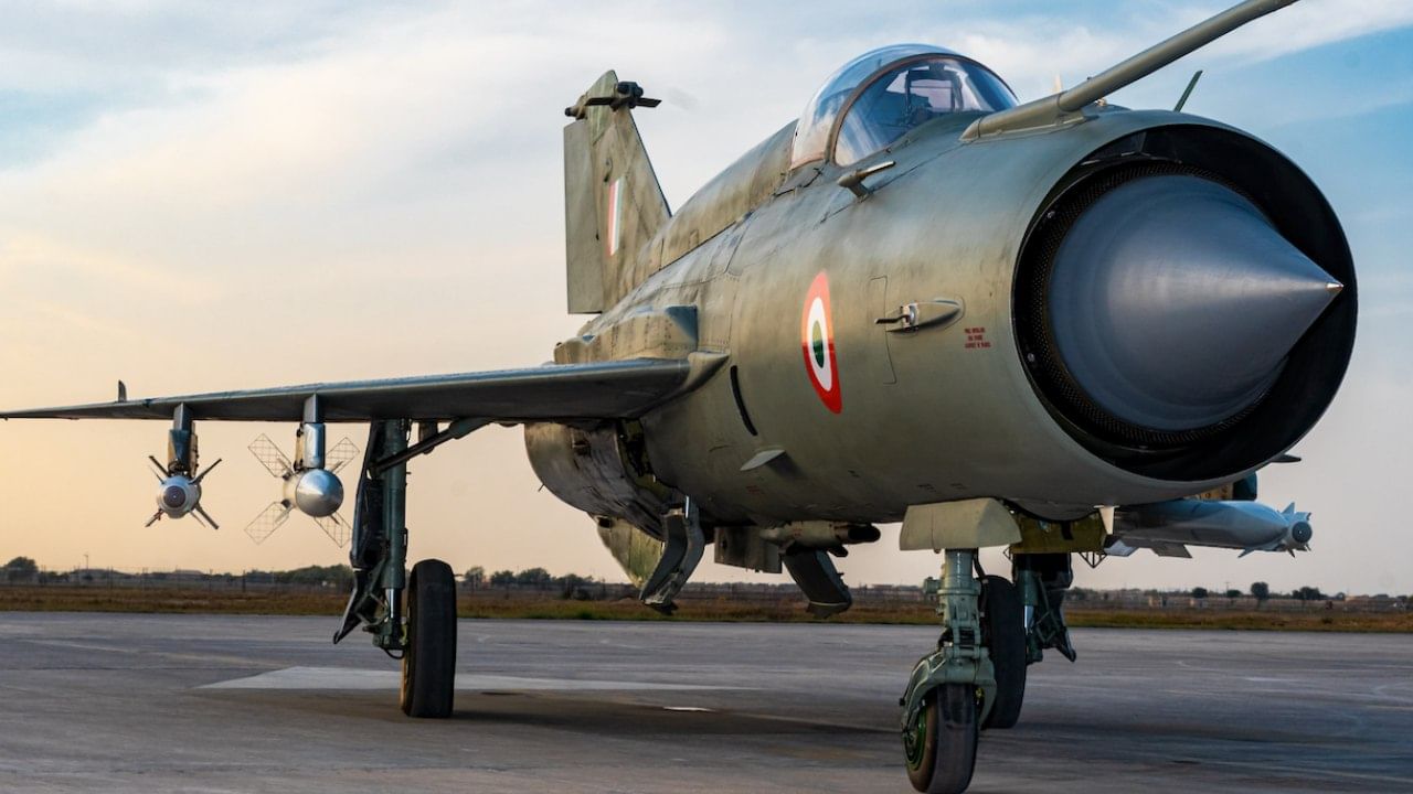 Indian Fighter Jet: আর ভরসা করতে হবে না রাশিয়ার উপর! যুদ্ধ বিমান তৈরিতে এবার ‘একাই একশো’ ভারত, চড়িচড়িয়ে বাড়ল হ্যালের শেয়ার দর Indian Fighter Jet: আর ভরসা করতে হবে না রাশিয়ার উপর! যুদ্ধ বিমান তৈরিতে এবার ‘একাই একশো’ ভারত, চড়িচড়িয়ে বাড়ল হ্যালের শেয়ার দর