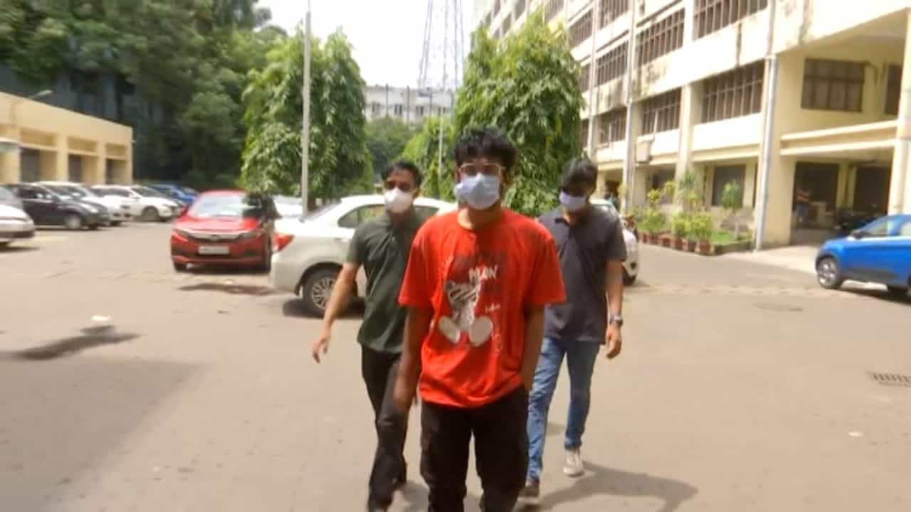 R G Kar: আরজি কর কাণ্ডে চার ইন্টার্নকে তলব, কোন বড় যোগ? R G Kar: আরজি কর কাণ্ডে চার ইন্টার্নকে তলব, কোন বড় যোগ?